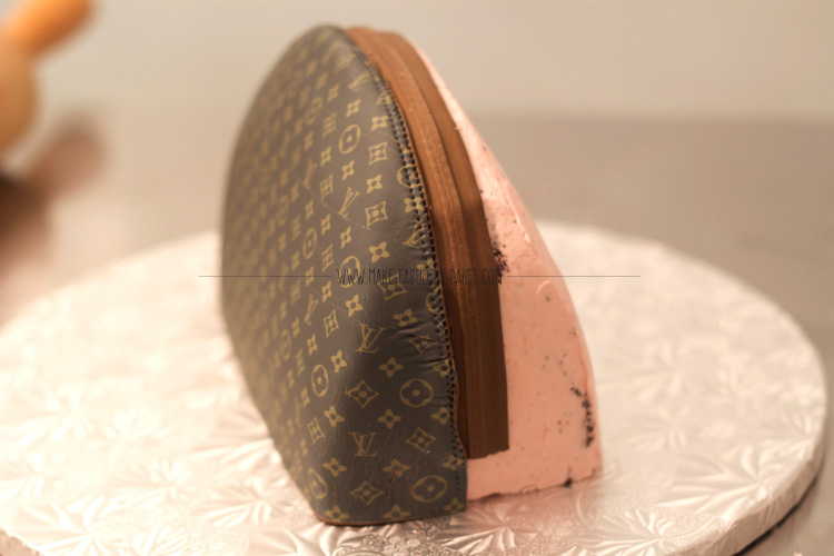 How to make a 3D Louis Vuitton Bag Cake