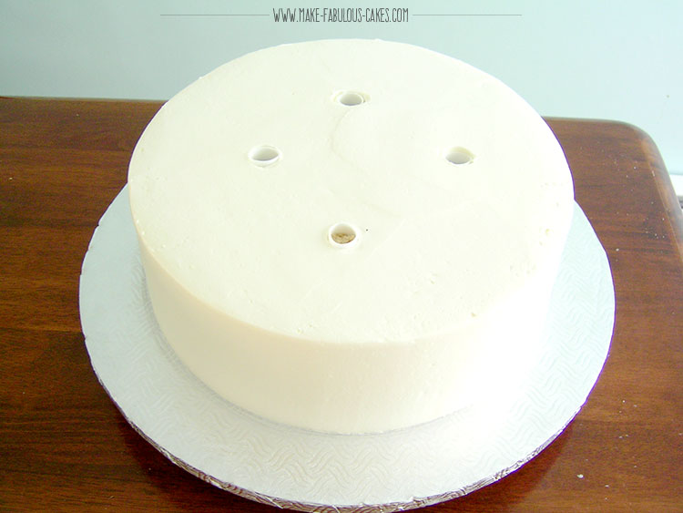 How to do central dowelling in cakes 