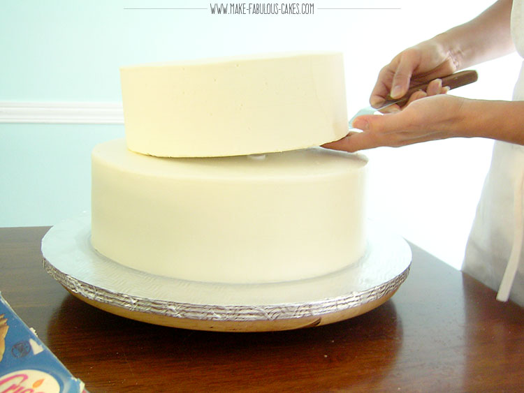 How to Use Wood Dowels in Stacked Cakes  How to stack cakes, Stacking a wedding  cake, Cake dowels