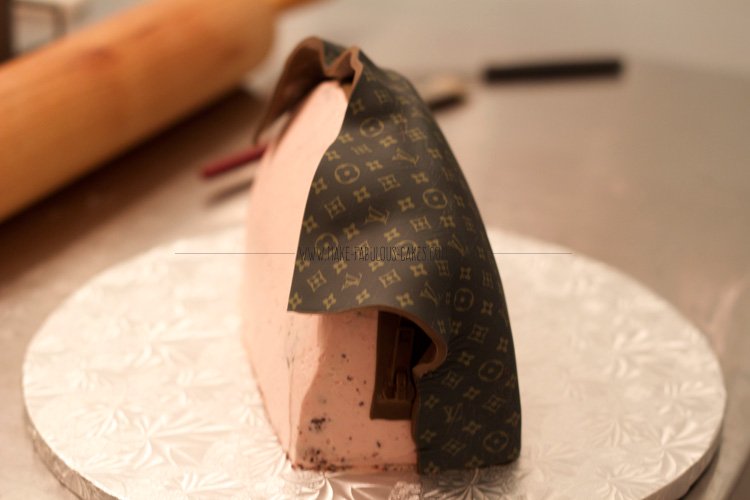 How to make a 3D Louis Vuitton Bag Cake, A LV Bag Cake Tutorial